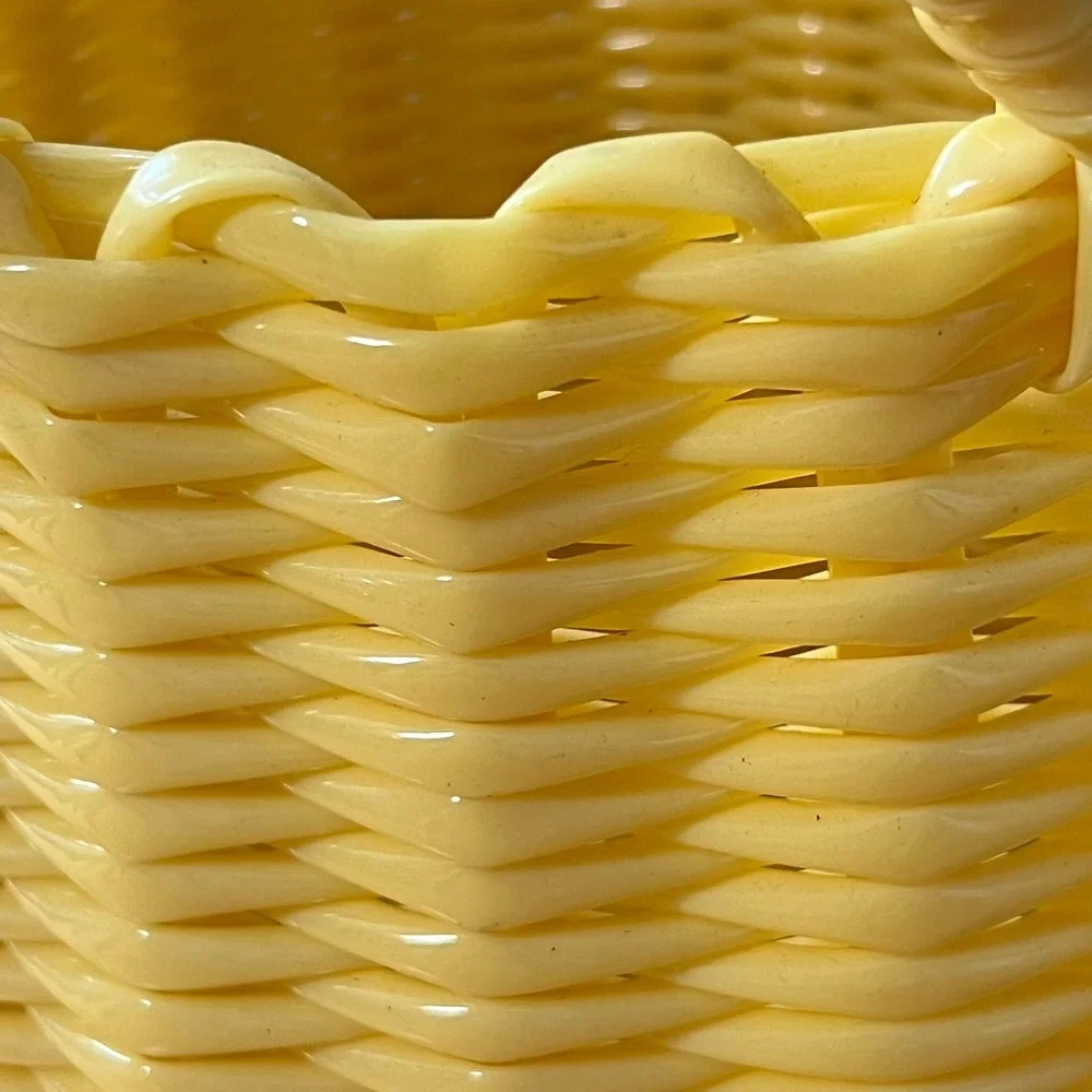 Woven Plastic Laundry Basket Unisex Medium Yellow NWOT Retro Wicker Look